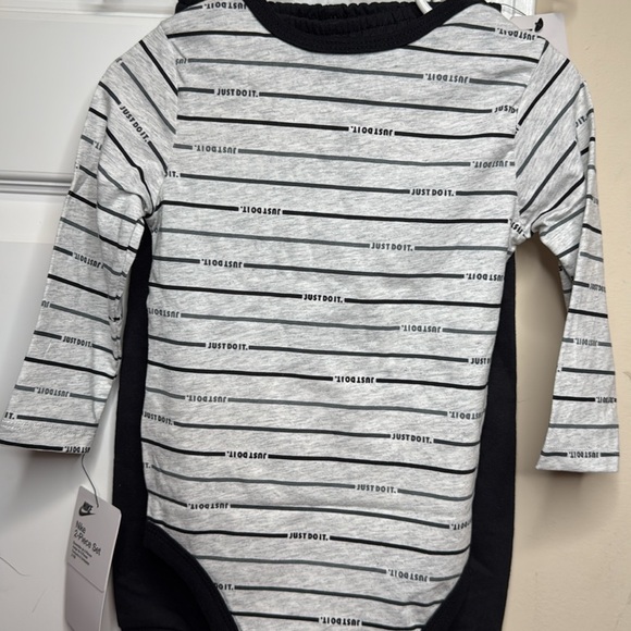 NWT Nike 2 Piece Set for Baby Boy - Picture 5 of 8